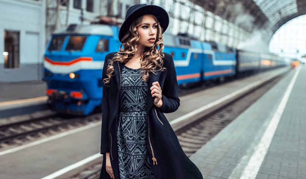 поезд, рельсы, девушка
