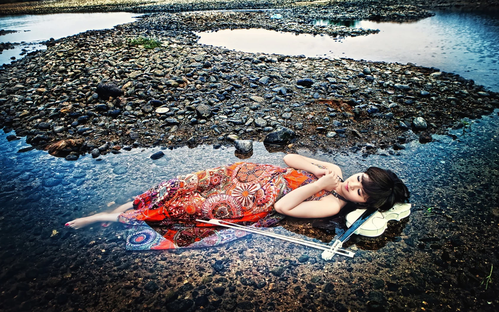 вода, девушка, скрипка