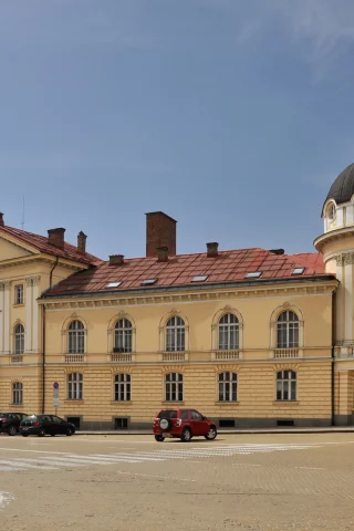 София, Болгария, город, площадь, здания, небо