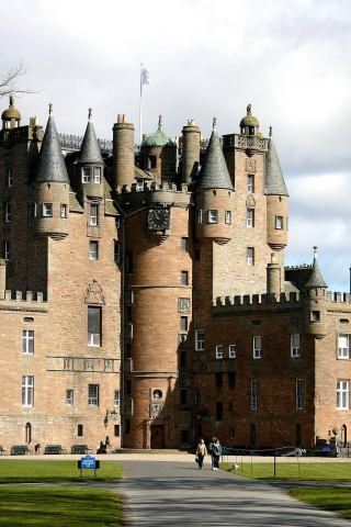 Замок Гламис, Ангус, Шотландия, Великобритания, замок, небо, облака, деревья, статуи, Glamis Castle, Angus, Scotland, The United Kingdom, castle