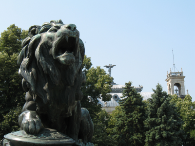 лев, Памятник Свободе, Русе, Болгария, город, статуя, небо, деревья
