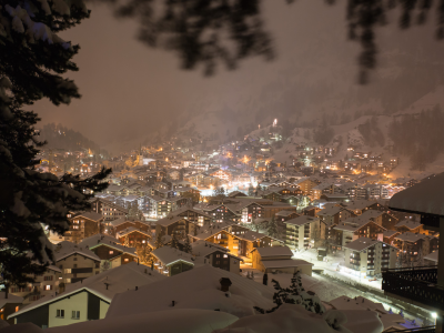 швейцария, городок, ночь, зима, огни, снег, горы, ущелье
