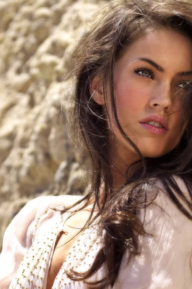 megan fox, розовый, скала, девушка, взгляд