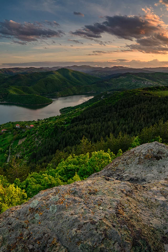 Родопи, Болгария, горы, деревья, лес, небо, облака, скалы, река, природа, пейзаж, восход