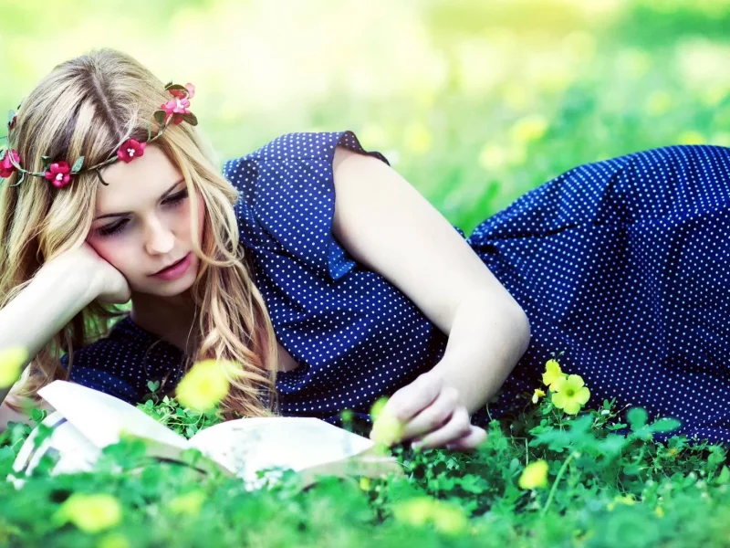 девушка, венок, книга