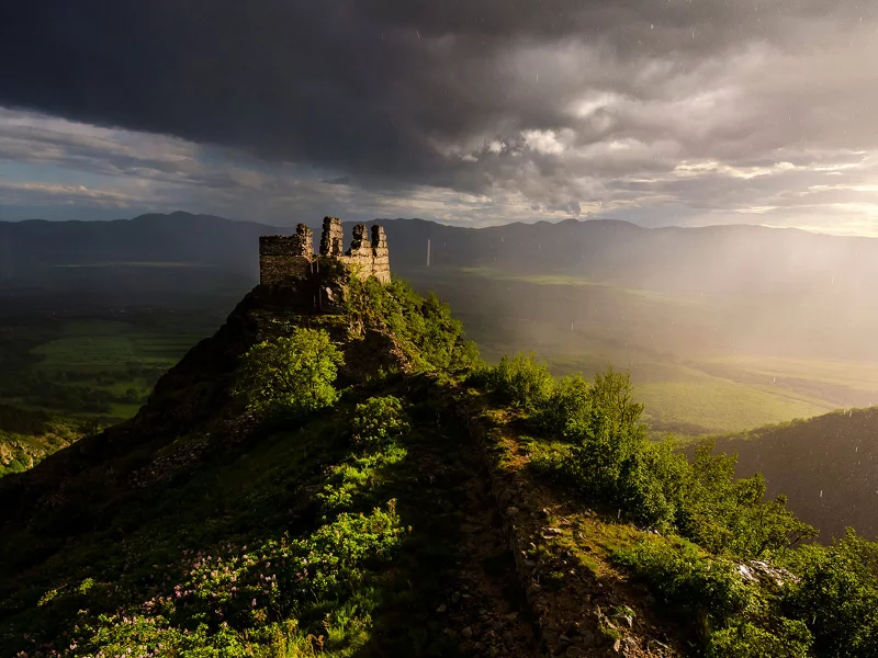 Аневско кале, Стара планина, Балканские горы, Болгария, горы, деревья, лес, небо, облака, дождь, поле, природа, пейзаж, крепость, руины