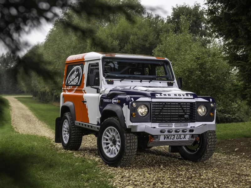 Лес, дорога, щебёнка, машина, Lend Rover Defender, внедорожник.