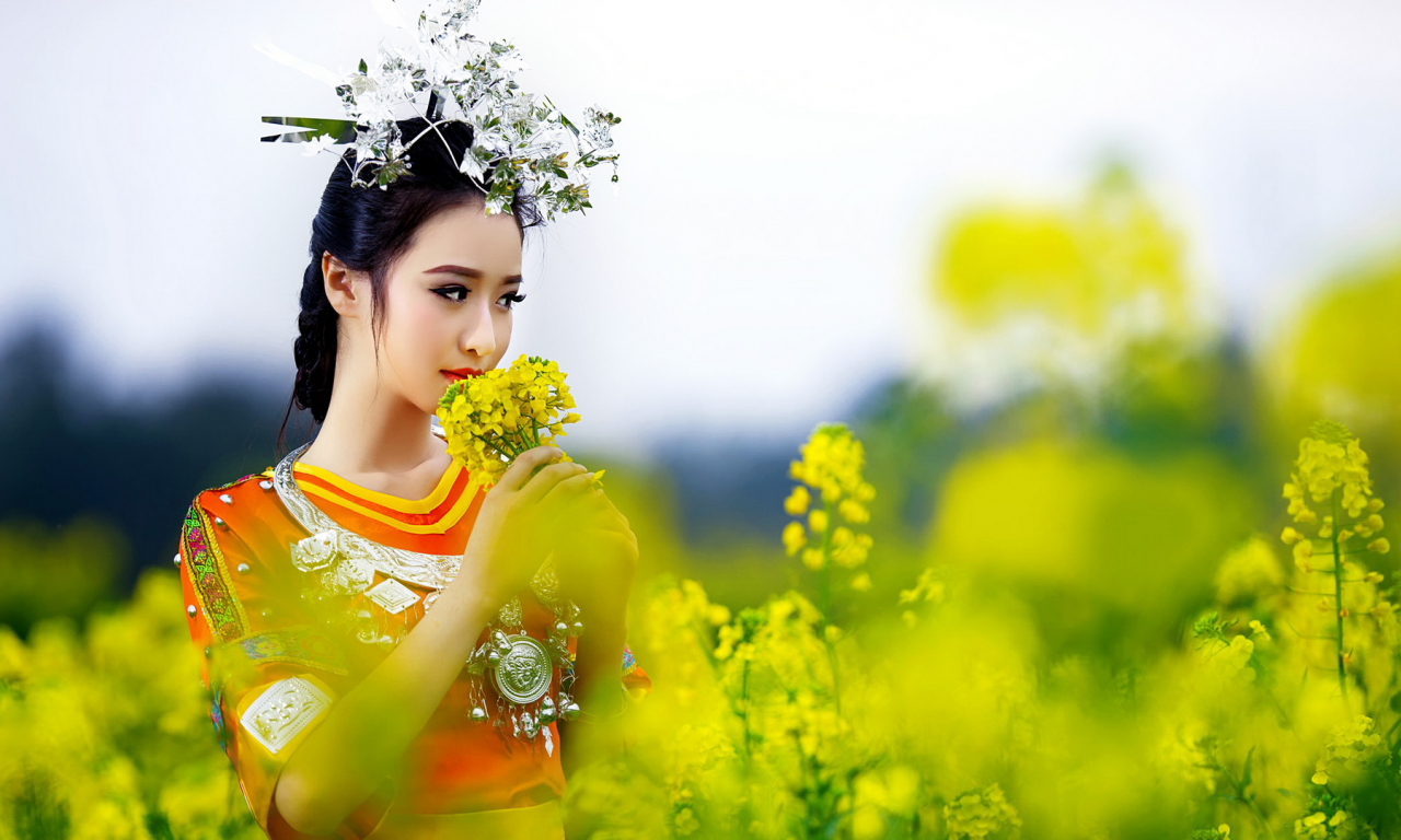 азиатка, костюм, цветы