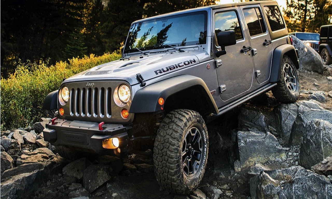 Бездорожье, камни, машины, Jeep Rubicon.