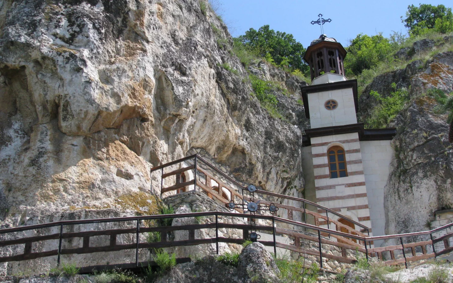 Басарбовский монастырь, Болгария, монастырь, церковь, религия, скалы, деревья, небо, пейзаж