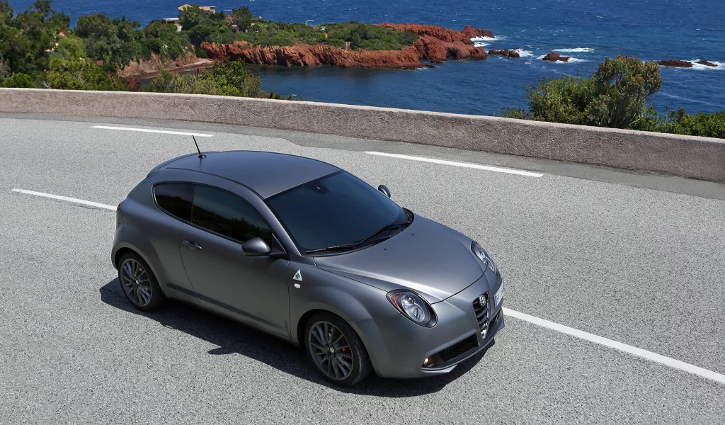 Дорога, поворот, море, авто, Alfa-Romeo-MiTo-Qadrifoglio