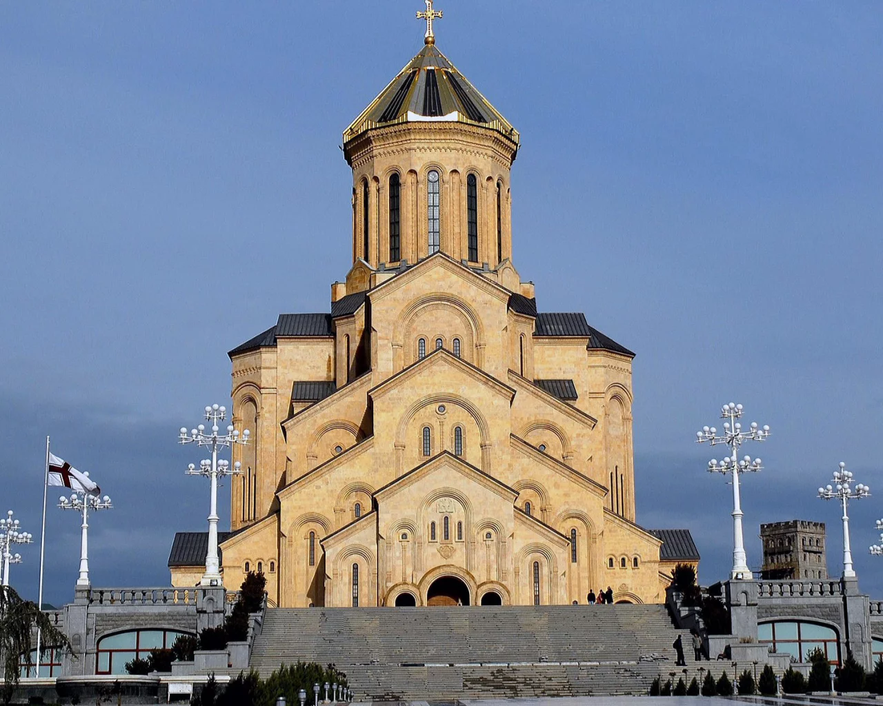 Грузия, Тбилиси, храм.