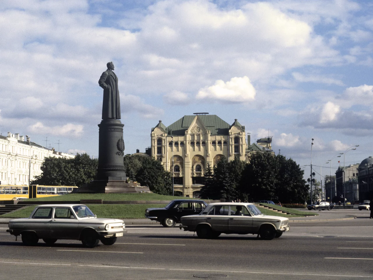 Город, Москва, СССР, Лубянка, площадь, машины, памятник, Ф.Э.Дзержинскому.