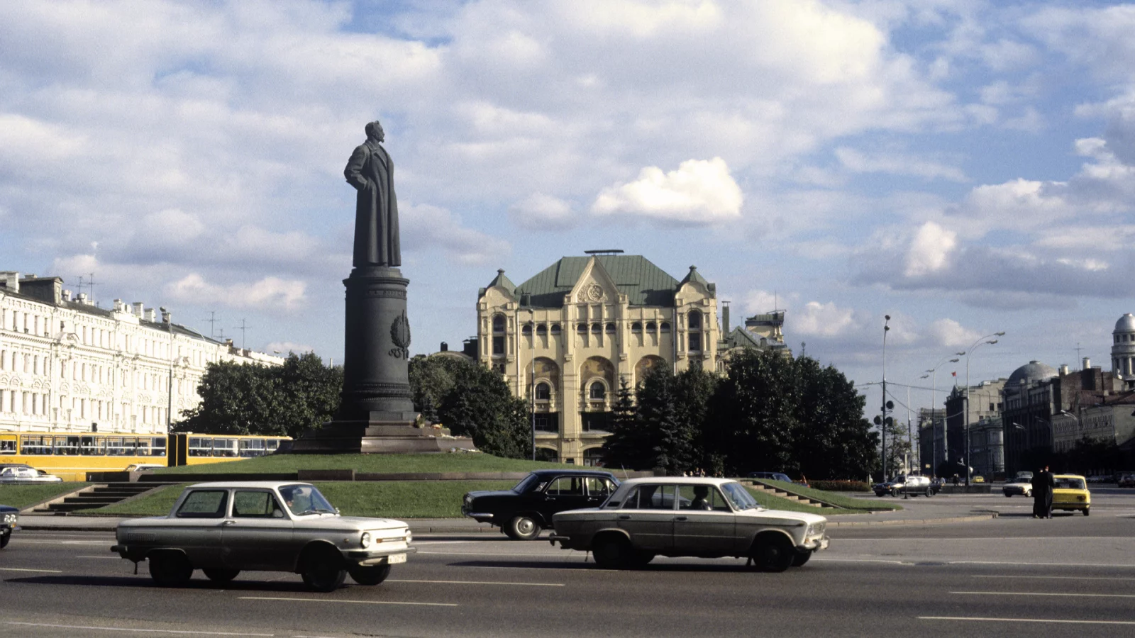 Город, Москва, СССР, Лубянка, площадь, машины, памятник, Ф.Э.Дзержинскому.