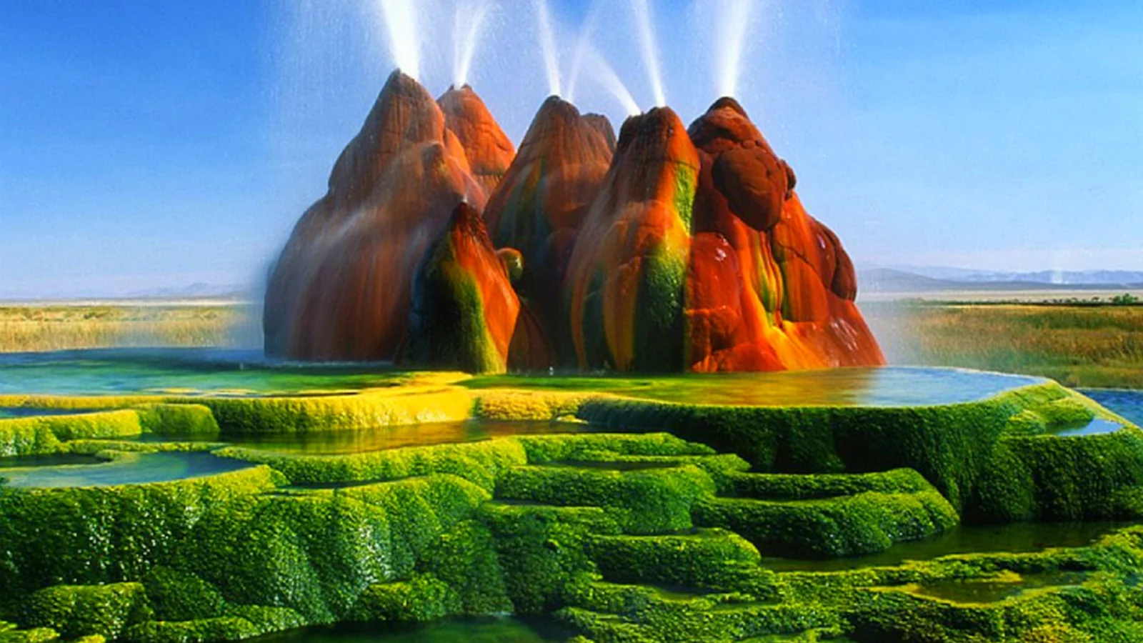 Геотермальный гейзер, вода, водоросли
