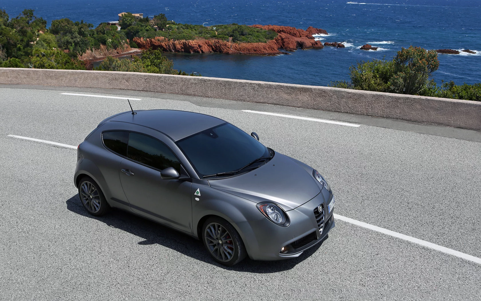 Дорога, поворот, море, авто, Alfa-Romeo-MiTo-Qadrifoglio