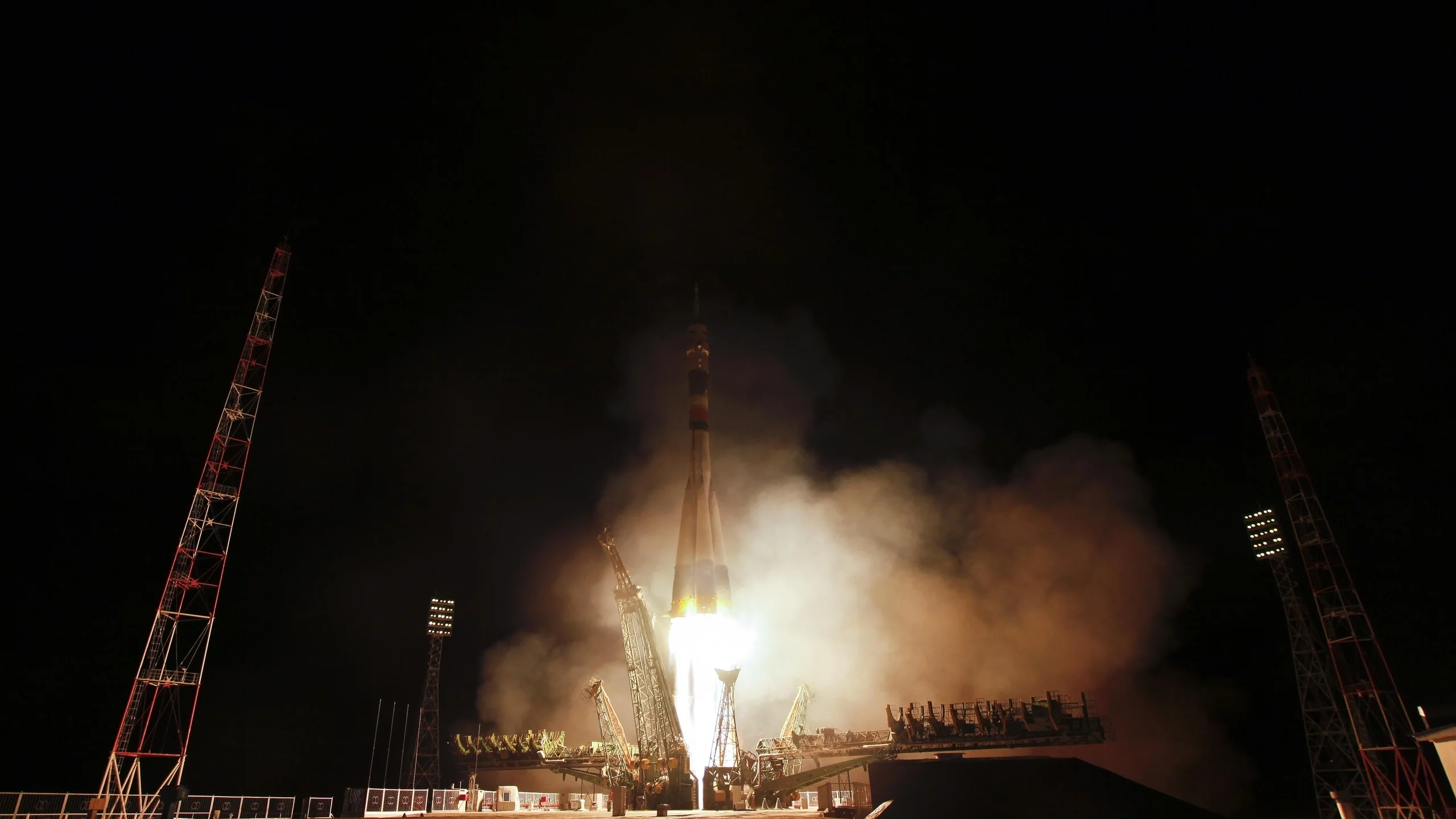 Ночь, космодром, старт, Протон-М.