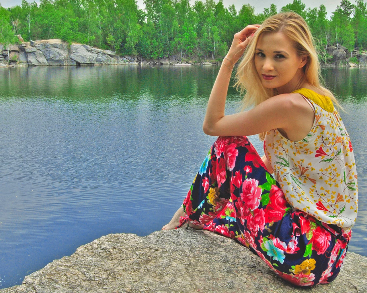 Sandra Sweet, photo model, blonde