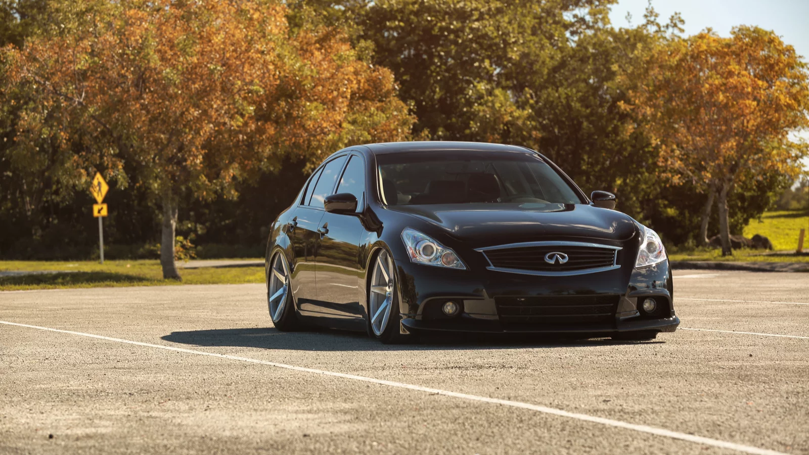 Infiniti, Черный, Спереди, Парковка