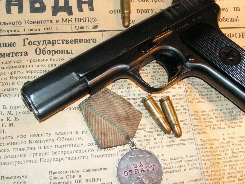 ТТ, газета, медаль, за отвагу, патроны