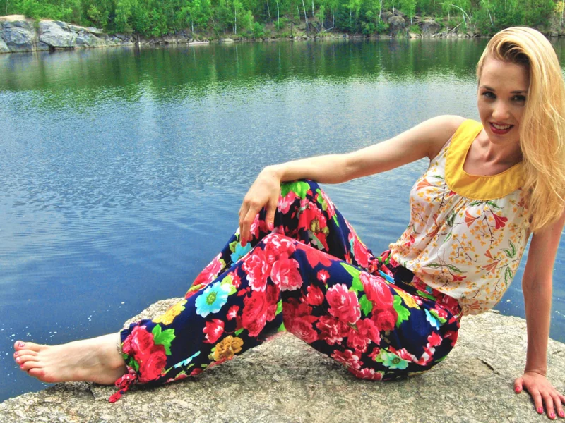Сандра, Sandra Sweet, фотомодель, красивая улыбка, природа, обои на рабочий стол.