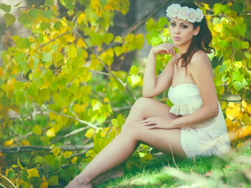 Vanessa Gil, платье, ноги, венок, розы, дерево, ветки, лето