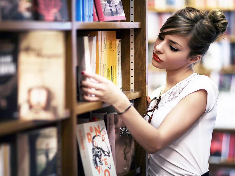 девушка, очки, книги