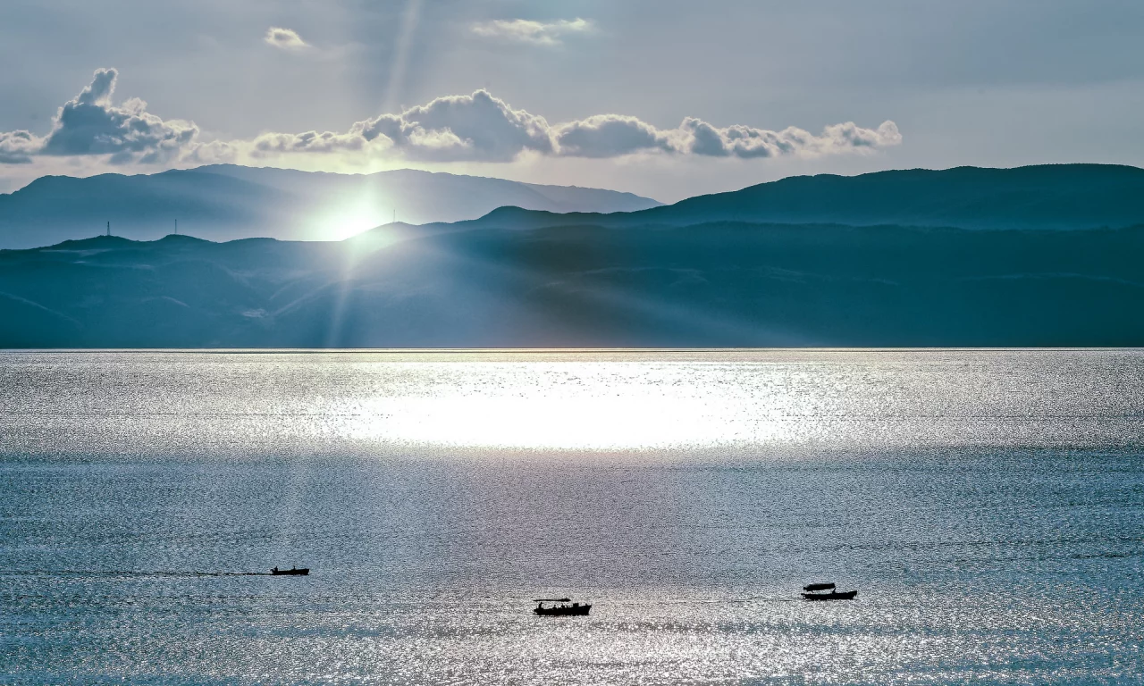 лодки, море, горы, восход