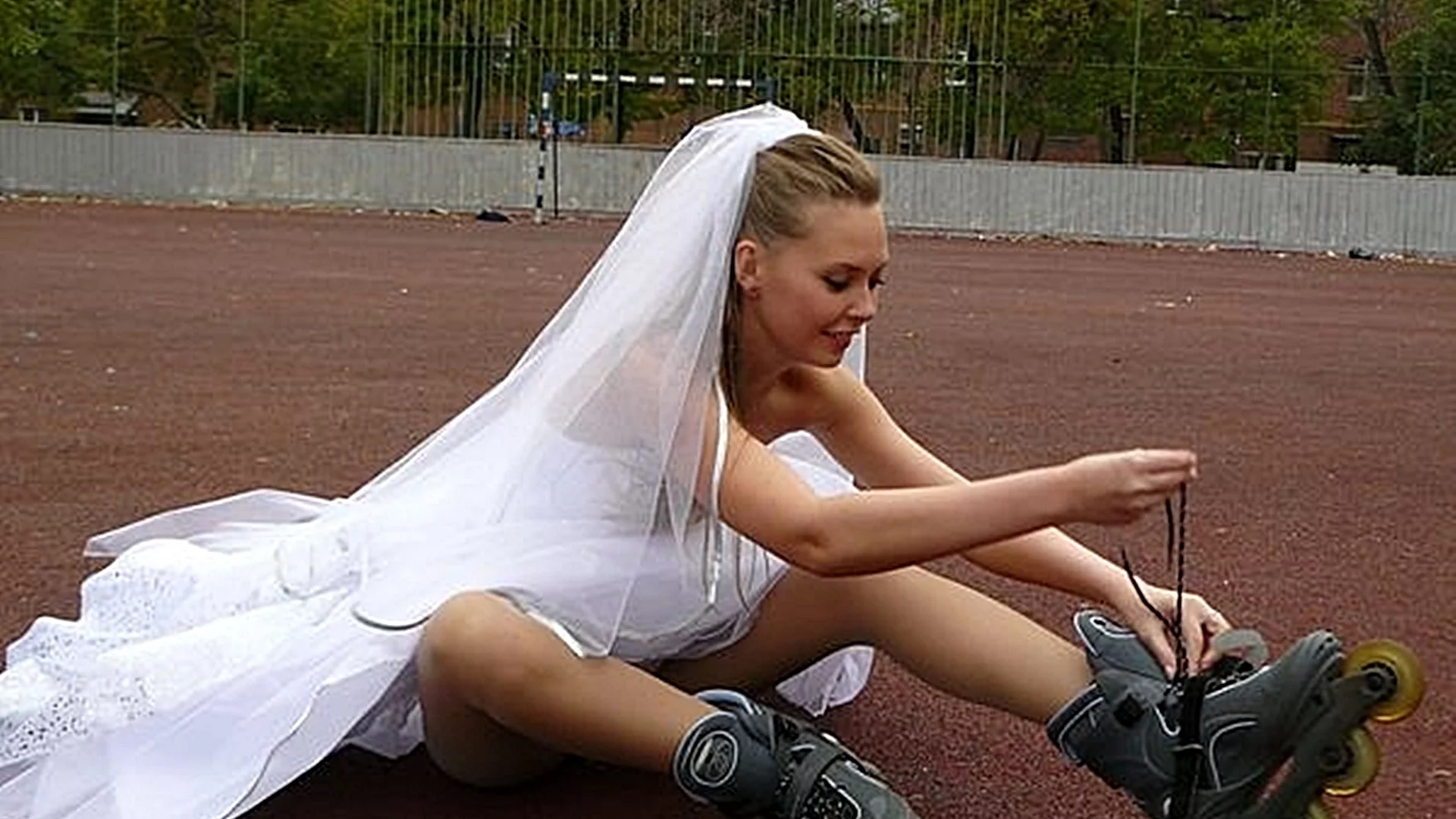 ДЕВА, НЕВЕСТА, И В ЗАГС