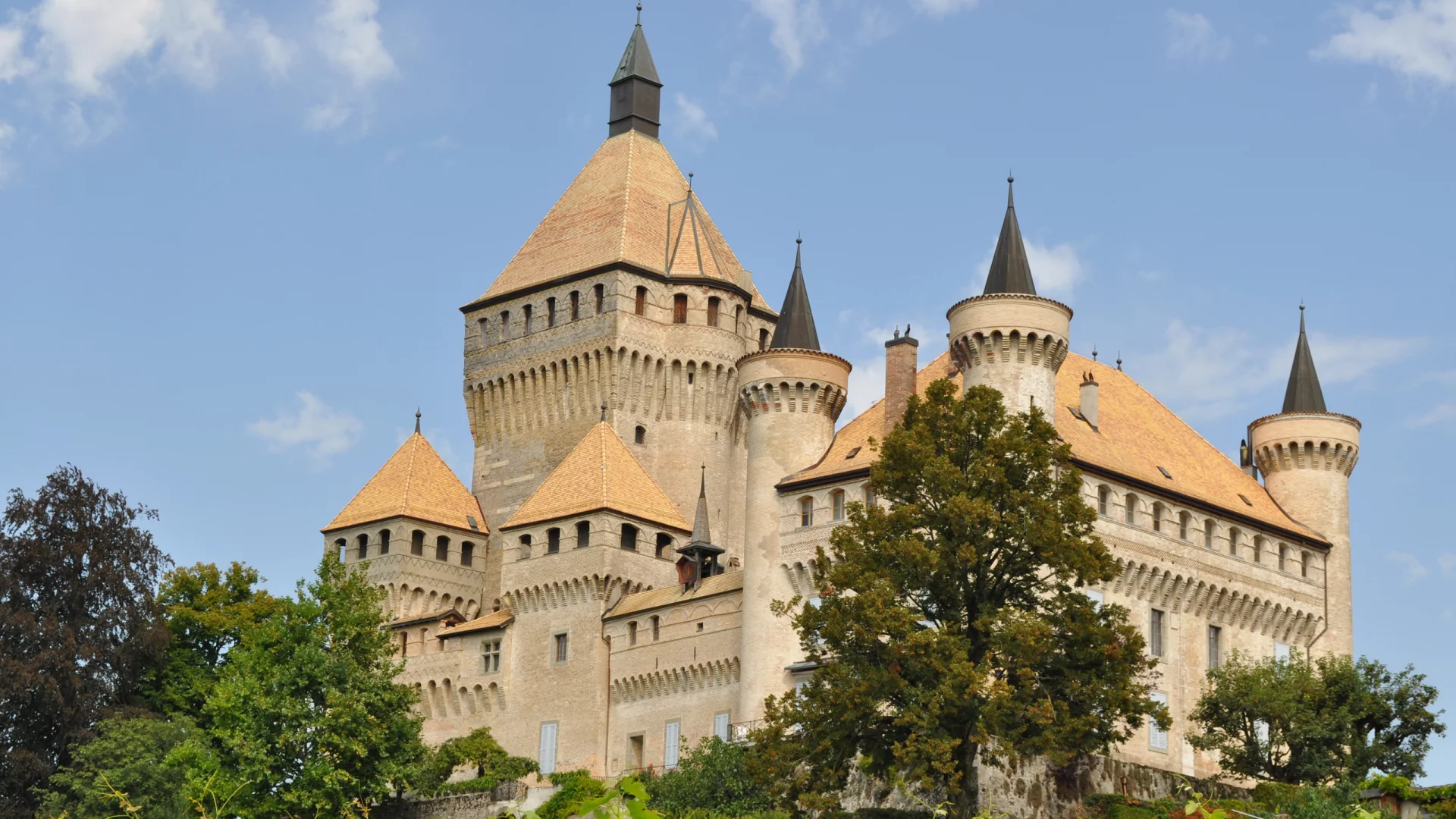 Вуффленс-ле-Шато, Швейцария, замок, крепость, деревья, небо, облака, Chateau de Vufflens, Switzerland, chateau, castle