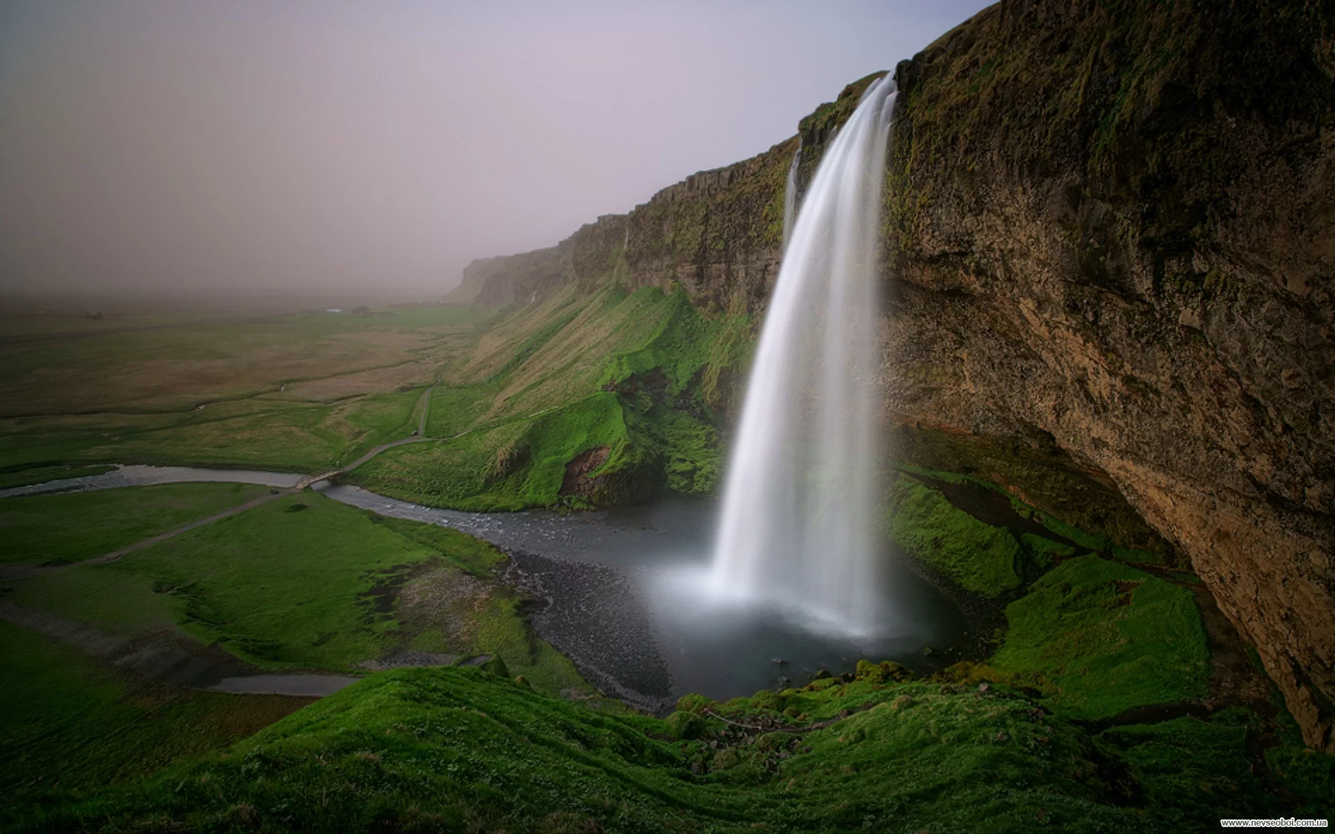 ВОДОПАД, ИСЛАНДИЯ