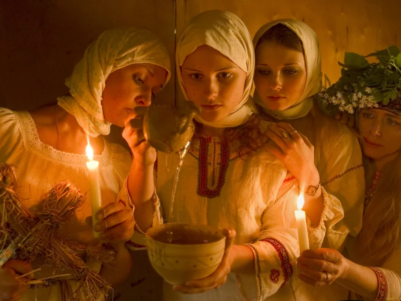купала, изба, девушки, гадают