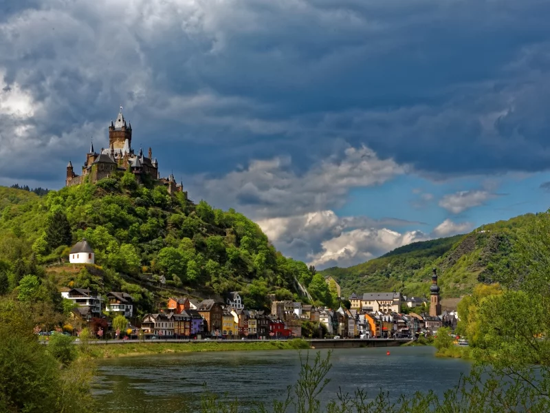 Райхсбург, Кохем, Рейнланд-Пфальц, Германия, река, Мозель, город, дома, замок, крепость, деревья, небо, облака, Imperial castle Reichsburg, Cochem, Germany, castle