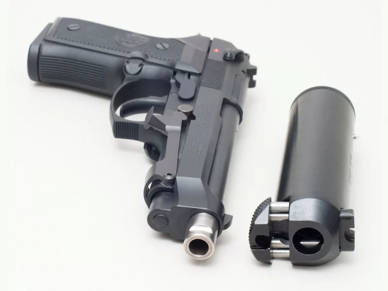 белый фон, пистолет, глушитель, beretta