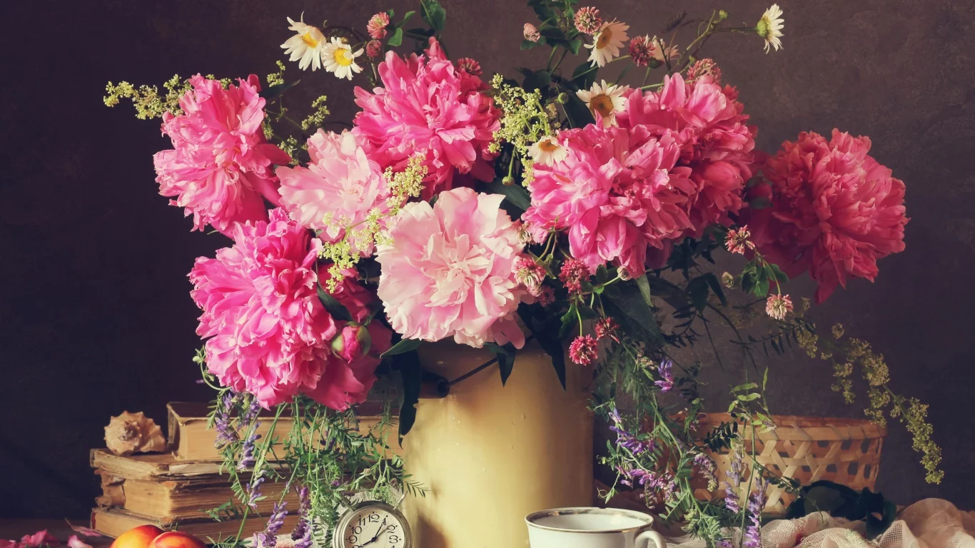 peonies, chamomile, clock, book, peaches, пионы, ромашки, полевые цветы, персики, часы, книги, чашка