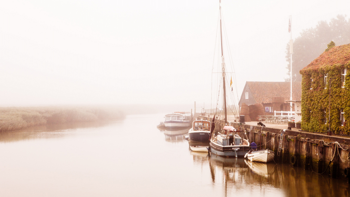 причал, лодки, утро, дома, туман, река