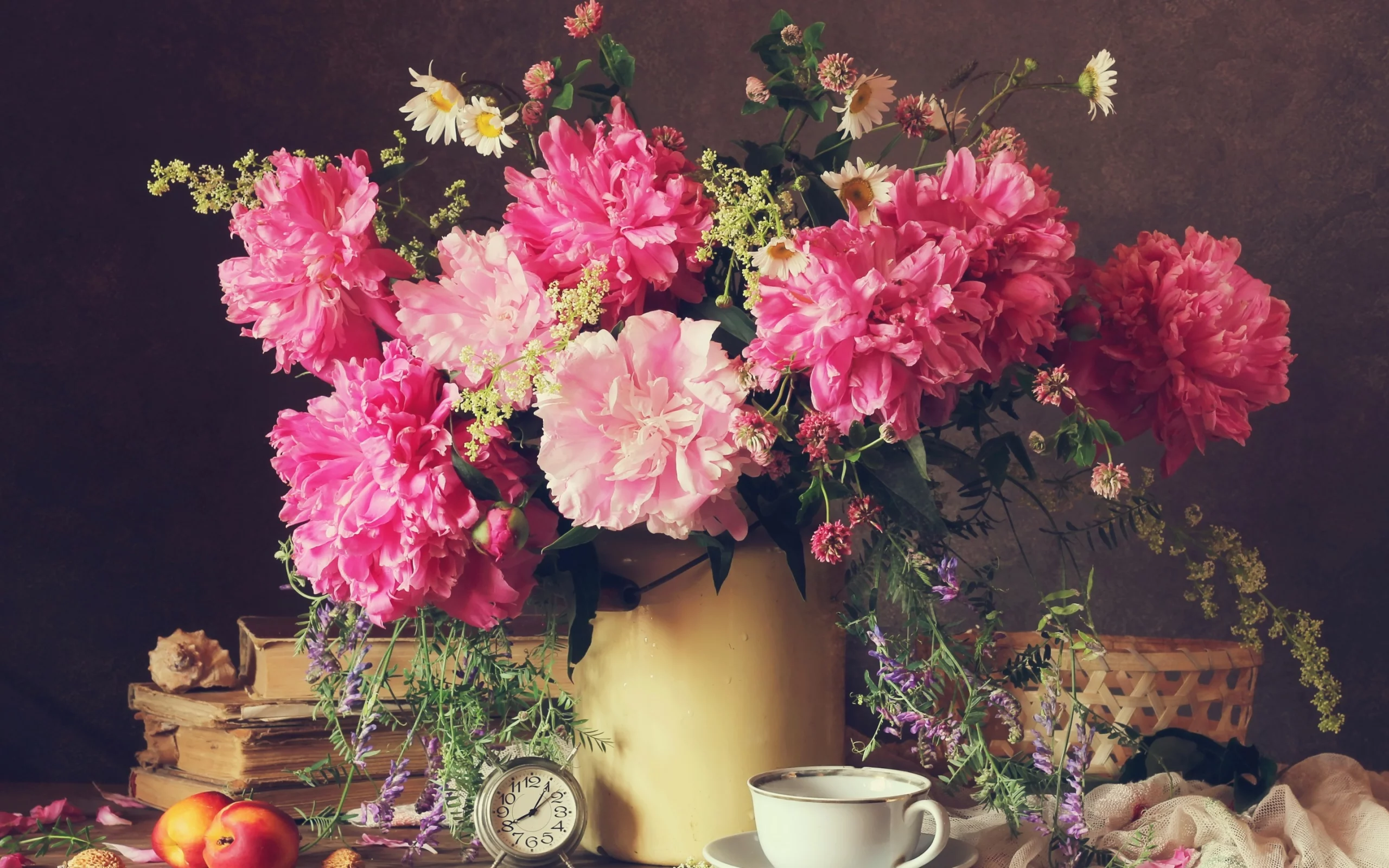peonies, chamomile, clock, book, peaches, пионы, ромашки, полевые цветы, персики, часы, книги, чашка