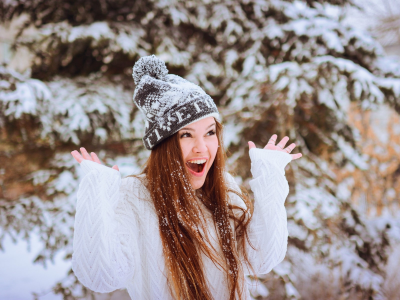 зима, лес, снег, девушка, восторг, радость, шапочка