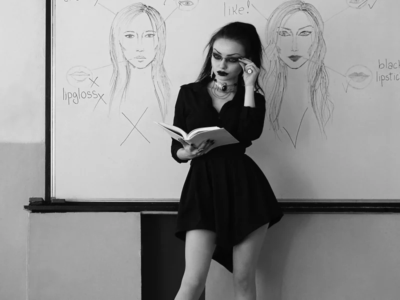 монохром, класс, аудитория, студентка, ученица, доска, отвечает