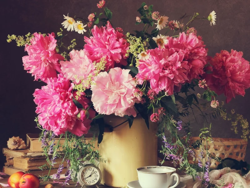 peonies, chamomile, clock, book, peaches, пионы, ромашки, полевые цветы, персики, часы, книги, чашка