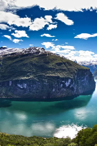 Море, вода, горы, корабли, небо, облака.