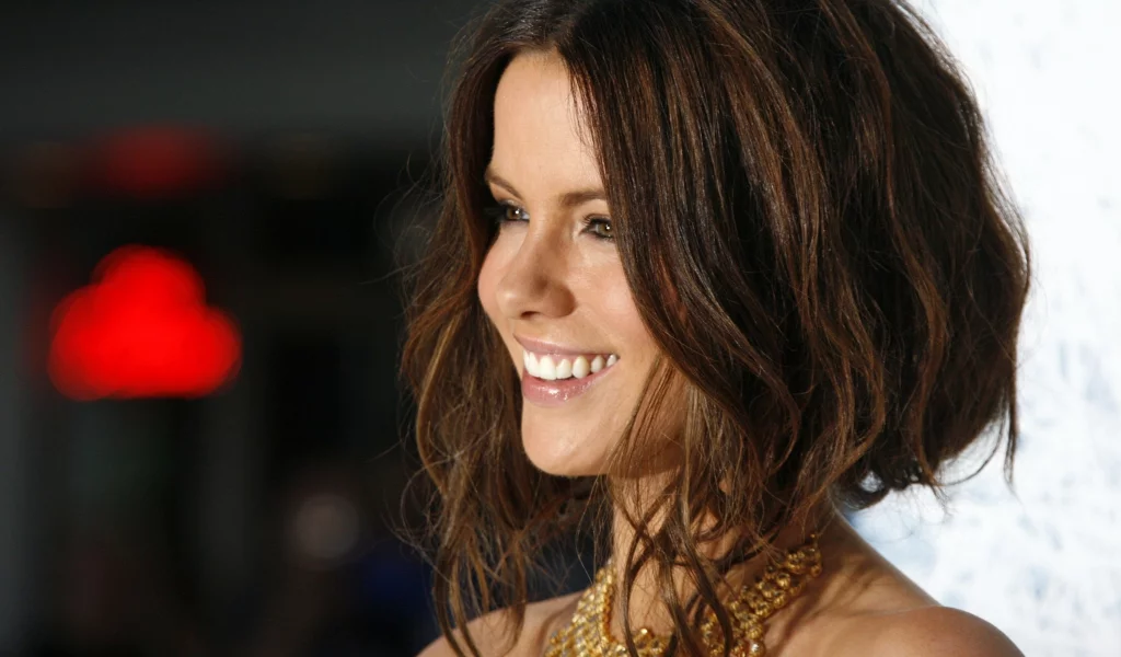  whiteout premiere, белая мгла, улыбка, кейт бекинсейл, kate beckinsale