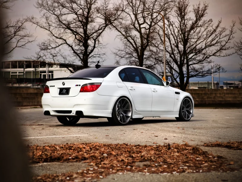 bmw, вид сзади, m5, white, e60, седан, бмв, парковка, белый