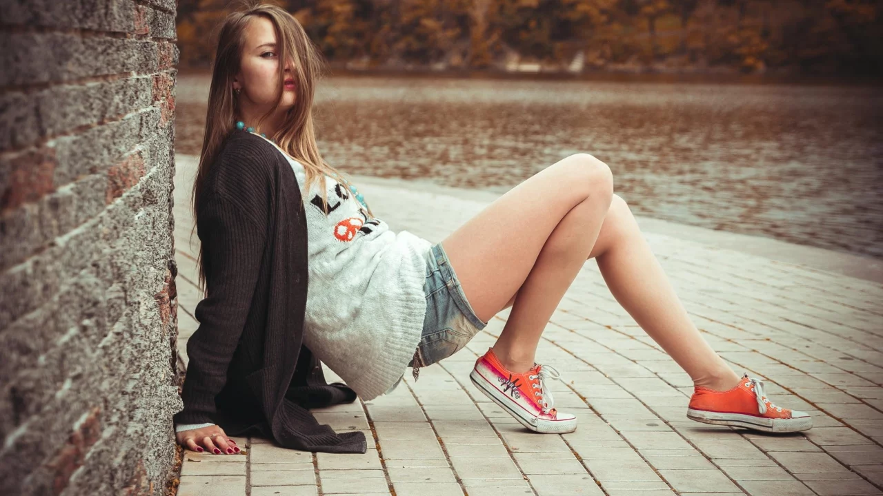 девушка, взгляд, стена