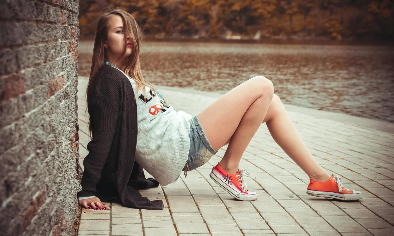 девушка, взгляд, стена