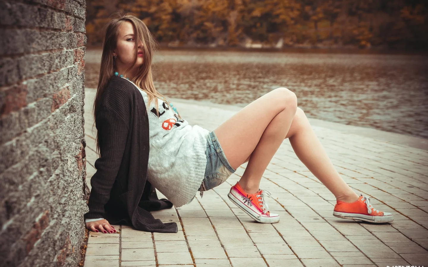 девушка, взгляд, стена
