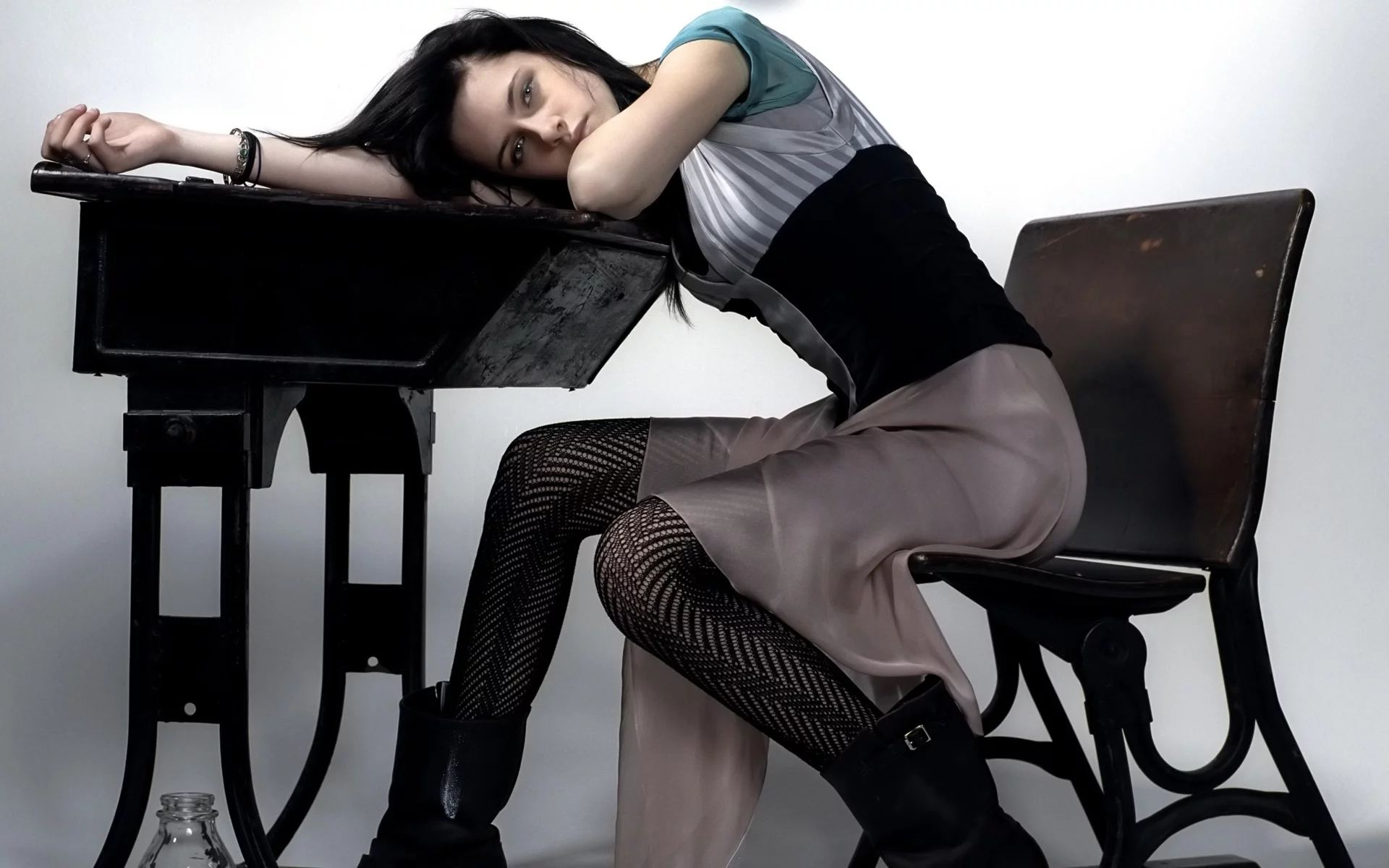 брюнетка, стол, колготки, кристен стюарт, kristen stewart