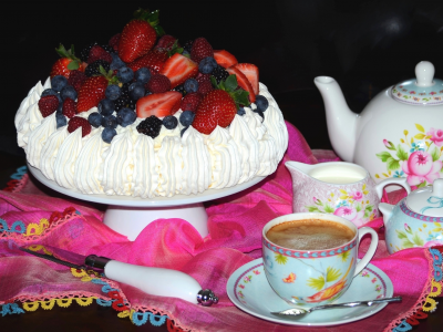 торт, десерт, посуда, кофе, безе, павлова, ягоды, клубника, голубика, малина