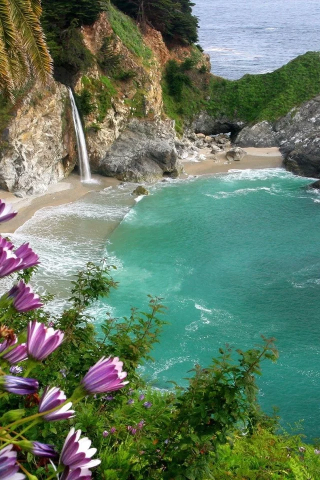 море, пляж, водопад
