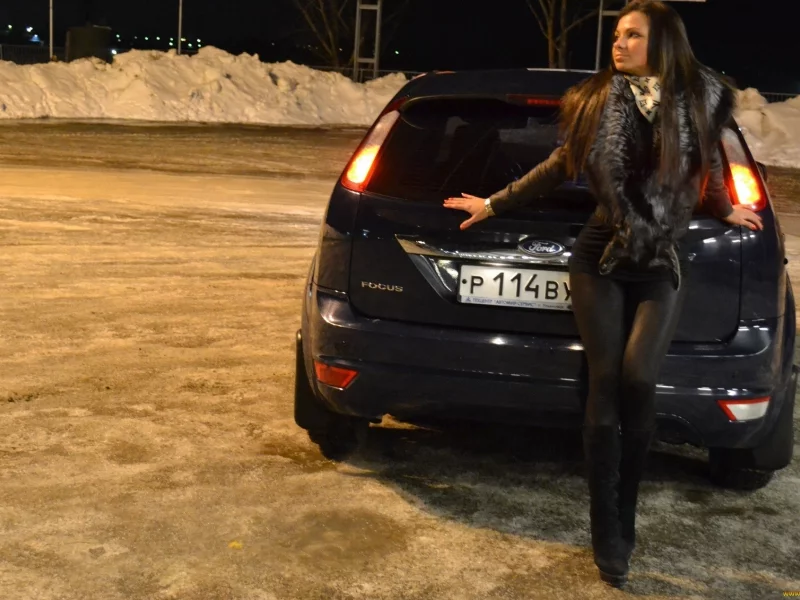 девушка, шатенка, зима, стоит, машина, ford, focus, леггинсы, обтяг, юбка, мех, куртка, милая, красивая, сексуальная, симпатичная, секси, стройная, милашка, няшка